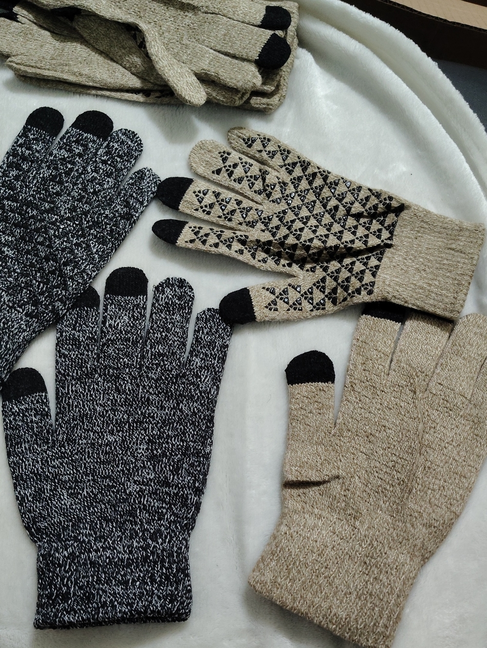 Touchscreen Knit Gloves for Men Or Women Black & Beige